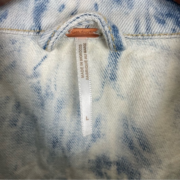 NWT Free People‎ Rumors Jones Tie Dye Blue Denim Jacket Large - Picture 5 of 5